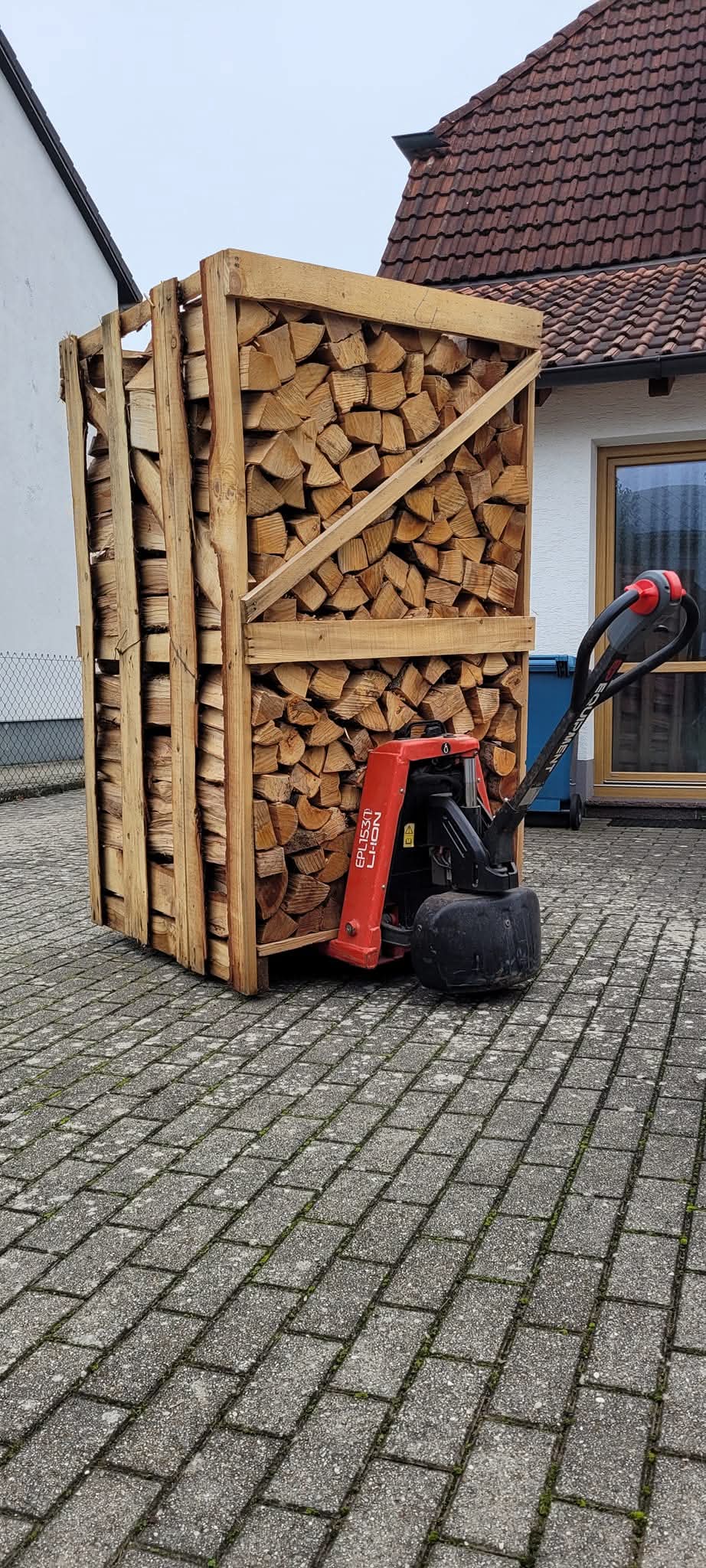 Premium Buchenholz 20 RM – Kammergetrocknetes Brennholz